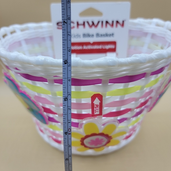 Schwinn Girls Bicycle Basket Light Up Flowers Motion Activated Kids Bike New - Picture 9 of 10